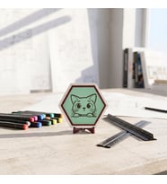 Gizlenen Sevimli Kedi Desenli Dekoratif Masaüstü Süsü Çalışma Masalarınıza Şık Bir Dokunuş 10x10 cm