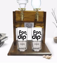 BK Gift Kişiye Özel Renkli Baskılı Fondip Tasarımlı İkili Rakı Bardağı ve Çift Musluklu Doğal Ahşap Rakı Standı-1 (Model 1)