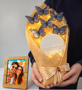 Kişiye Özel Led Işıklı Büyük Boy Mavi Kelebek Buketi & Fotoğraflı Ahşap Çerçeve