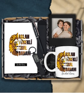 Babalar Günü Kişiye Özel Aslan Yürekli Kral Babam Tasarımlı Defter&Kupa&Fotoğraflı Çerçeve&Lüks Anahtarlık&Deri Kılıflı Kalem Hediye Seti