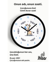 İsme Özel Sevimli Zürafa Çizimli Çocuk Odası Duvar Saati Orta Boy 30 cm Siyah Camlı Sessiz