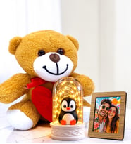 Kişiye Özel Fotoğraflı LED Işıklı Penguenli Fanus ve Kalpli Peluş Ayıcık Hediye Seti