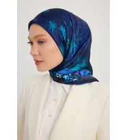 Schaless Gecenin Bahçesi - Nar Çiçeği - Aurora Desenli Janjan Eşarp - 90x90 Cm (Mavi)