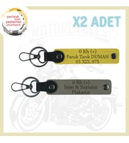 Kül Gri-Sarı, Motorsikletçilere, İsim Plaka ve 0 Rh (+) Kan Grubu Yazılı Kişiye Özel 2'li Anahtarlık (Çok Renkli)