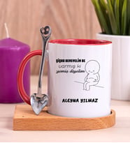 Kişiye Özel Varmış Ki Yemiş Diyelim Esprili Ahşap Altlıklı Kırmızı Kupa Bardak