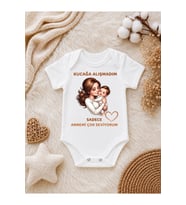Kucağa Alışmadım Çok Seviyorum Yazılı Bebek Zıbını – Anne Bebek Temalı Sevimli Body