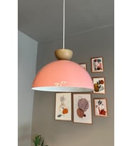 Pembe ve bej renkli şapka sarkıt avize, salon ve cafe dekoru için ideal