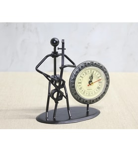 Metal Saatli Keman Çalan Müzisyen Alk4333