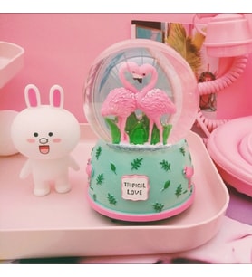 Flamingo Temalı Orta Boy Işıklı Müzikli Kar Küresi