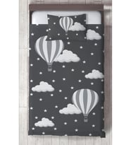 MEKTA HOME BEBEK VE ÇOCUK ODASI Bulutlu Yıldız ve Uçan Balon Desenli Yatak Örtüsü
