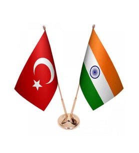 Masa Üstü Hindistan Bayrağı Türk Bayrağı İkili Pirinç Direk Masa Bayrak Seti