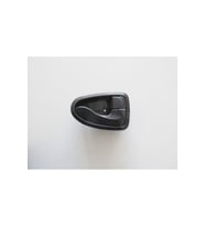 HYUNDAI ACCENT- ADMIRE- 03/05 ÖN KAPI İÇ AÇMA KOLU SAĞ KOYU GRİ (İÇTEN KİLİTLİ TİP) 82620-25000-YN