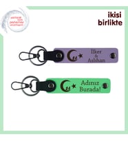 Vatan Temalı Kişiye Özel Anahtarlık x2 – Çocuk Ve Ayyıldız Hediye Takımı İsim Yazılı, Mor-Yeşil