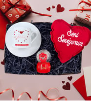 Kişiye Özel Sevgiliye Özel Baskılı Porselen Fincan & Mini Love Kar Küresi & Seni Seviyorum Yastık Hediye Seti