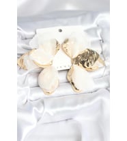 Pirinç Gold Renk Beyaz Tüllü Lotus Kadın Küpe 5886