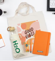 Kişiye Özel Turuncu Defter & Bambu Kapaklı 600 Ml Cam Matara & Gümüş Detaylı Turuncu Tükenmez Kalem & Eyüp Sabri Tuncer Mini Kolonya & Bez Çanta Hediye Seti