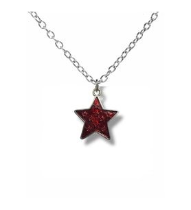 Crimson Star Unisex Kolye – Parlak Kırmızının Gücü Boynunuzda (Gümüş)