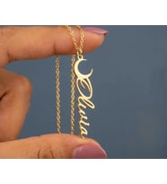 Kişiye Özel 925 Ayar Gümüş Tasarım Şık Hilal Dikey İsim Kolye (Gold)