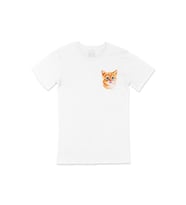 Mavi Gözlü Kedi Cep Logo Tasarımlı Beyaz Tişört