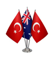 Masa Üstü Avustralya Bayrağı Türk Bayrağı Üçlü Krom Direk Masa Bayrak Seti