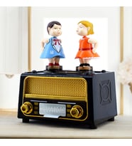 Öpüşen Çift Müzik Kutusu
