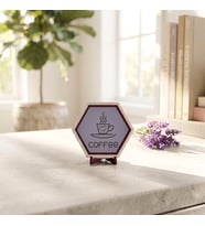 Estetik Coffee Yazılı Masaüstü Süsü Ofis ve Çalışma Masalarınız İçin Modern Çizgilerle Hazırlanan Şık Parça 10x10 cm, Mor