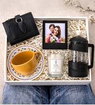 Kadınlara Özel Fotoğraflı Çerçeve Cüzdan Mum French Press Ve Fincan Seti