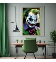 Metal Çerçeveli Cam Tablo Film Karakteri Yakın Çekim Joker (Gold)