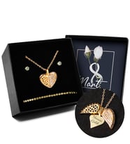 8 Mart Dünya Kadınlar Gününe Özel Tasarım Kişiye Özel Zirkon Taşlı Gold Renk Açılır Kanatlı Kalp Melek Kolye & İkili Gold Küpe & Gold Bileklik