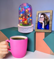 Pembe Kupa Bardak, Renkli Işıklı Fanus ve Fotoğraf Hediye Seti (Model 7)