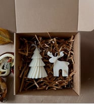 2 Adet Çam Ağacı Ve Geyik Figürlü Dekoratif Mum Soya Wax