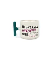 Senin En Güzel Yerin Memelerin Baskılı Yeşil Kulplu T Kupa - Komik Hediye Bardak Fincan Mug
