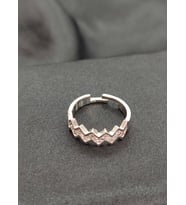 ELNESAYARLAMALI ZİRKON TAŞLI ZİKZAK FİGÜRLÜ GÜMÜŞ RENK METAL YÜZÜK