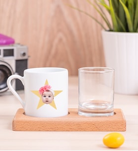 Kişiye Özel Pembe Yıldız Kafa Fotoğraflı Ahşap Sunumlu Kahve Fincanı