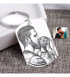BK Gift Kişiye Özel Tam Boy Karakalem Köpek ve Erkek Karikatürlü Pleksi Anahtarlık-1 (Beyaz)