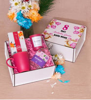 8 Mart Kadınlar Günü Tasarımlı Premium Ahşap Kutulu Hediye Seti & Kupa Bardak, Cam Mum, 200ML İncir Kolanyası, Bitki Çayı