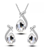 Swarovski Taşlı, Trend Zirkon Taş İşlemeliTakı Seti (Kolye Küpe), Yeni Yıl, Sevgililer Günü Hediye si, Ahşap Kutu İçerisinde (Beyaz)