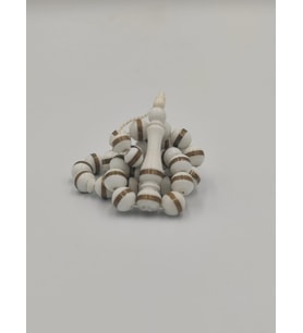 USTA İŞCİLİKLİ DEVE KEMİĞİ PİRİNÇ İŞLEMELİ TESBİH 10 MM KÜRE KESİM TAKIMLI SİSTEMLİ PÜSKÜL (Beyaz Zebra)