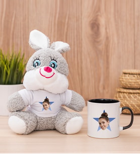 Kişiye Özel Mavi Yıldız Kafa Fotoğraflı Peluş Tavşan ve Siyah Kupa