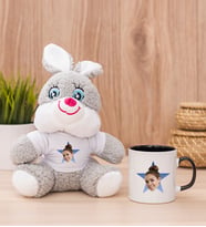 Kişiye Özel Mavi Yıldız Kafa Fotoğraflı Peluş Tavşan ve Siyah Kupa