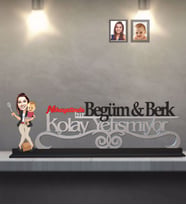 Kişiye Özel Anneler Günü Anne ve Erkek Çocuk Karikatürlü Kolay Yetişmiyor Ahşap Biblo Model-2