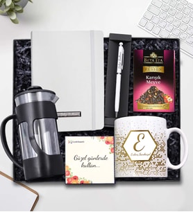 Kişiye Özel Beyaz Defter & Beyaz Touch Pen & Siyah French Press & Petek Harf Kupa & Beta Tea Karışık Meyve Bitki Çayı Hediye Seti