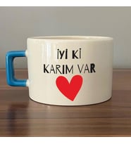 İyi Ki Karım Var Baskılı Mavi Kulplu C Sevgililer Günü Fincanı