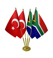 Masa Üstü Güney Afrika Bayrağı Türk Bayrağı Dörtlü Pirinç Direk Masa Bayrak Seti