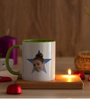 Kişiye Özel Mavi Yıldız Kafa Fotoğraflı Ahşap Altlıklı Mumlu Yeşil Kupa