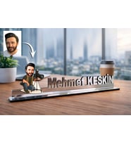 Kişiye Özel Fotoğrafçı Karikatürlü 30 cm Ayna Pleksi Masaüstü İsimlik - Fotoğrafçı Hediyesi İş Arkadaşına ve Meslek Sahibine Hediye