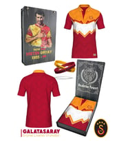 Galatasaray Orijinal Lisanslı Okan Buruk Desing Polo Yaka T-Shirt + Bileklik Set Hediyelik Ahşap Kutulu (Kırmızı)