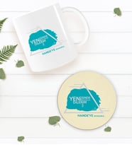 BK Gift Kişiye Özel Yeni İşinde Başarılar Dilerim Beyaz Kupa Bardak ve Yuvarlak Ahşap Bardak Altlığı Hediye Seti -1
