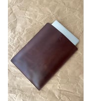İsme Özel El Yapımı Hakiki Deri Laptop / Macbook / Bigisayar / Ipad / Tablet Kılıfı (Taba)