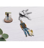 BK Gift Kişiye Özel Tam Boy Erkek ve Köpek Karikatürlü Ahşap Anahtarlık-1 (Beyaz)